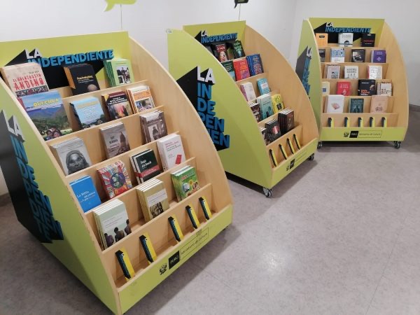 Mobile book shelves from the “La Independiente” project, an example of the kind of initiative proposed for Taboga