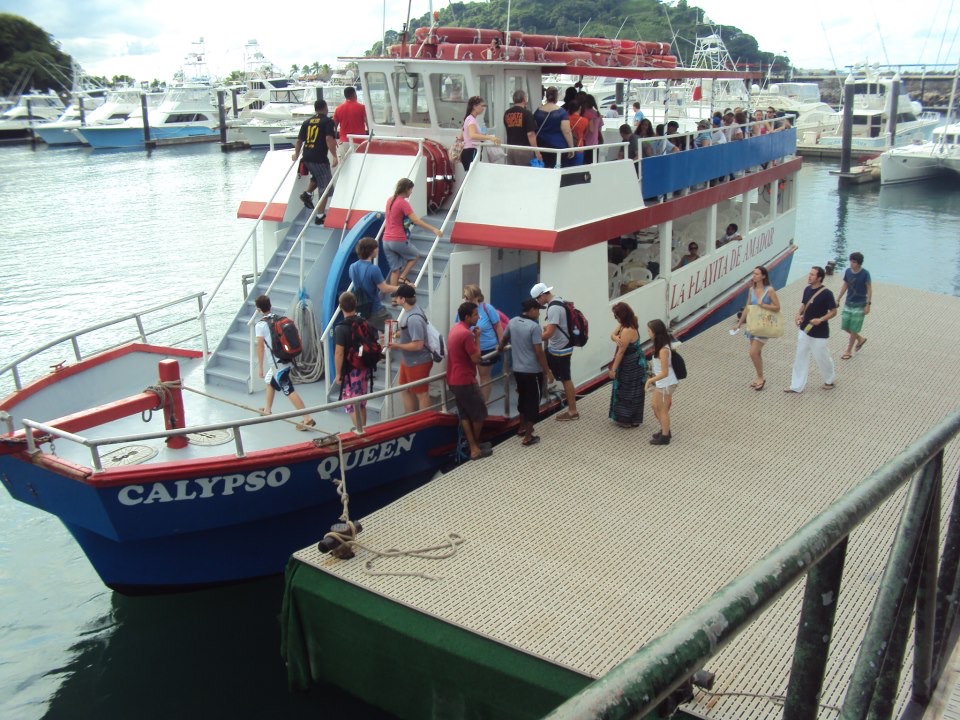 The Calypso boat on its way to Taboga